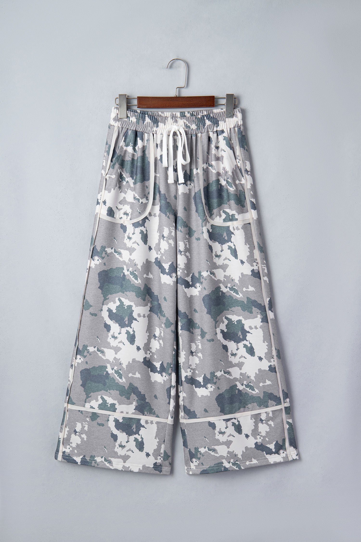 Brown Camouflage Print Contrast Lace-up Raw Edge Pocketed Loose Pants